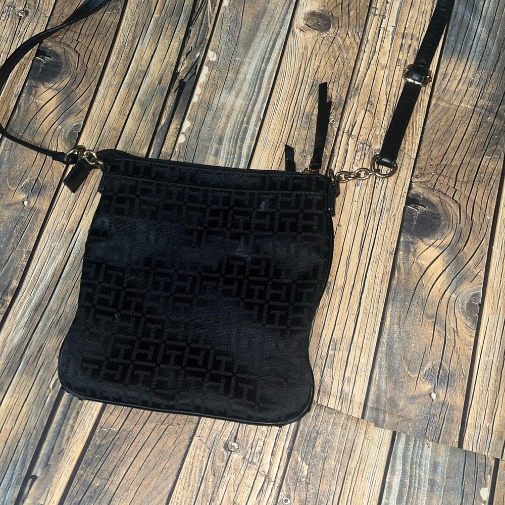 Tommy Hilfiger Black Bag with Red Accents - Picture 7 of 10